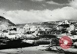 Immagine di Truppe alleate e attrezzature essendo portata a terra sulla spiaggia di Omaha Normandia Francia, 1944, secondo 6 filmato di repertorio 65675060099