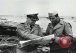 Immagine di Truppe alleate e attrezzature essendo portata a terra sulla spiaggia di Omaha Normandia Francia, 1944, secondo 7 filmato di repertorio 65675060099
