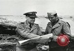 Immagine di Truppe alleate e attrezzature essendo portata a terra sulla spiaggia di Omaha Normandia Francia, 1944, secondo 8 filmato di repertorio 65675060099