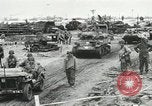 Immagine di Truppe alleate e attrezzature essendo portata a terra sulla spiaggia di Omaha Normandia Francia, 1944, secondo 18 filmato di repertorio 65675060099
