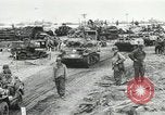 Immagine di Truppe alleate e attrezzature essendo portata a terra sulla spiaggia di Omaha Normandia Francia, 1944, secondo 19 filmato di repertorio 65675060099