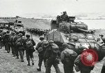 Immagine di Truppe alleate e attrezzature essendo portata a terra sulla spiaggia di Omaha Normandia Francia, 1944, secondo 20 filmato di repertorio 65675060099