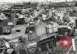 Immagine di Truppe alleate e attrezzature essendo portata a terra sulla spiaggia di Omaha Normandia Francia, 1944, secondo 26 filmato di repertorio 65675060099