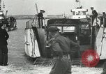 Immagine di Truppe alleate e attrezzature essendo portata a terra sulla spiaggia di Omaha Normandia Francia, 1944, secondo 33 filmato di repertorio 65675060099