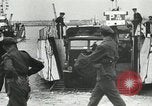 Immagine di Truppe alleate e attrezzature essendo portata a terra sulla spiaggia di Omaha Normandia Francia, 1944, secondo 34 filmato di repertorio 65675060099