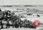 Immagine di Truppe alleate e attrezzature essendo portata a terra sulla spiaggia di Omaha Normandia Francia, 1944, secondo 38 filmato di repertorio 65675060099