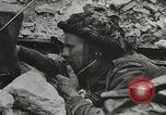 Immagine di Truppe alleate e attrezzature essendo portata a terra sulla spiaggia di Omaha Normandia Francia, 1944, secondo 61 filmato di repertorio 65675060099