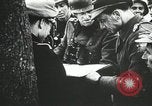 Standbild Amerikanische und deutsche Kräfte konvergieren in der Schlacht nach der Invasion der Normandie Mortain Frankreich, 1944, aus Sekunde 8 historischem Filmmaterial Videoclip 65675060104