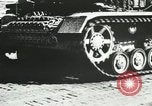 Standbild Amerikanische und deutsche Kräfte konvergieren in der Schlacht nach der Invasion der Normandie Mortain Frankreich, 1944, aus Sekunde 10 historischem Filmmaterial Videoclip 65675060104