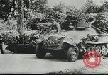 Standbild Amerikanische und deutsche Kräfte konvergieren in der Schlacht nach der Invasion der Normandie Mortain Frankreich, 1944, aus Sekunde 11 historischem Filmmaterial Videoclip 65675060104