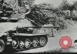 Standbild Amerikanische und deutsche Kräfte konvergieren in der Schlacht nach der Invasion der Normandie Mortain Frankreich, 1944, aus Sekunde 12 historischem Filmmaterial Videoclip 65675060104