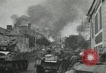 Standbild Amerikanische und deutsche Kräfte konvergieren in der Schlacht nach der Invasion der Normandie Mortain Frankreich, 1944, aus Sekunde 25 historischem Filmmaterial Videoclip 65675060104