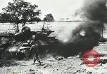 Standbild Amerikanische und deutsche Kräfte konvergieren in der Schlacht nach der Invasion der Normandie Mortain Frankreich, 1944, aus Sekunde 29 historischem Filmmaterial Videoclip 65675060104
