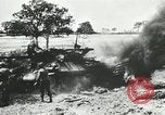 Standbild Amerikanische und deutsche Kräfte konvergieren in der Schlacht nach der Invasion der Normandie Mortain Frankreich, 1944, aus Sekunde 30 historischem Filmmaterial Videoclip 65675060104