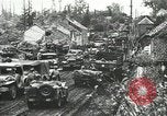 Standbild Amerikanische und deutsche Kräfte konvergieren in der Schlacht nach der Invasion der Normandie Mortain Frankreich, 1944, aus Sekunde 31 historischem Filmmaterial Videoclip 65675060104