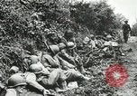 Standbild Amerikanische und deutsche Kräfte konvergieren in der Schlacht nach der Invasion der Normandie Mortain Frankreich, 1944, aus Sekunde 34 historischem Filmmaterial Videoclip 65675060104