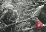 Standbild Amerikanische und deutsche Kräfte konvergieren in der Schlacht nach der Invasion der Normandie Mortain Frankreich, 1944, aus Sekunde 41 historischem Filmmaterial Videoclip 65675060104