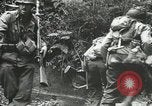 Standbild Amerikanische und deutsche Kräfte konvergieren in der Schlacht nach der Invasion der Normandie Mortain Frankreich, 1944, aus Sekunde 43 historischem Filmmaterial Videoclip 65675060104