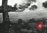 Standbild Amerikanische und deutsche Kräfte konvergieren in der Schlacht nach der Invasion der Normandie Mortain Frankreich, 1944, aus Sekunde 50 historischem Filmmaterial Videoclip 65675060104