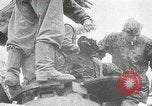 Image des milliers de prisonniers de guerre allemands France, 1944, de la seconde 10 séquences d'archives historiques vidéo 65675060106