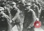 Image des milliers de prisonniers de guerre allemands France, 1944, de la seconde 31 séquences d'archives historiques vidéo 65675060106