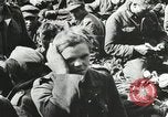 Image des milliers de prisonniers de guerre allemands France, 1944, de la seconde 37 séquences d'archives historiques vidéo 65675060106