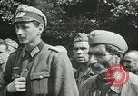 Image des milliers de prisonniers de guerre allemands France, 1944, de la seconde 49 séquences d'archives historiques vidéo 65675060106