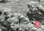 Image des milliers de prisonniers de guerre allemands France, 1944, de la seconde 61 séquences d'archives historiques vidéo 65675060106