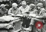 Image Les unités de blindés américains avance à grande vitesse en France Paris France, 1944, de la seconde 21 séquences d'archives historiques vidéo 65675060107