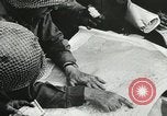 Image Les unités de blindés américains avance à grande vitesse en France Paris France, 1944, de la seconde 24 séquences d'archives historiques vidéo 65675060107
