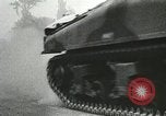 Image Les unités de blindés américains avance à grande vitesse en France Paris France, 1944, de la seconde 32 séquences d'archives historiques vidéo 65675060107