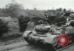 Image Les unités de blindés américains avance à grande vitesse en France Paris France, 1944, de la seconde 41 séquences d'archives historiques vidéo 65675060107