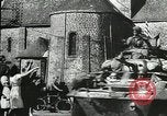 Image Les unités de blindés américains avance à grande vitesse en France Paris France, 1944, de la seconde 46 séquences d'archives historiques vidéo 65675060107