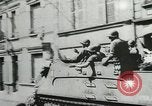Image Les unités de blindés américains avance à grande vitesse en France Paris France, 1944, de la seconde 53 séquences d'archives historiques vidéo 65675060107