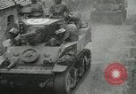 Image Les unités de blindés américains avance à grande vitesse en France Paris France, 1944, de la seconde 54 séquences d'archives historiques vidéo 65675060107