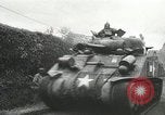 Image Les unités de blindés américains avance à grande vitesse en France Paris France, 1944, de la seconde 61 séquences d'archives historiques vidéo 65675060107