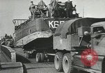Standbild 9 Panzerdivision Kreuzung Rhein in Zweiten Weltkrieg Remagen Deutschland, 1945, aus Sekunde 9 historischem Filmmaterial Videoclip 65675060114