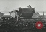 Standbild 9 Panzerdivision Kreuzung Rhein in Zweiten Weltkrieg Remagen Deutschland, 1945, aus Sekunde 28 historischem Filmmaterial Videoclip 65675060114