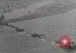 Standbild 9 Panzerdivision Kreuzung Rhein in Zweiten Weltkrieg Remagen Deutschland, 1945, aus Sekunde 42 historischem Filmmaterial Videoclip 65675060114