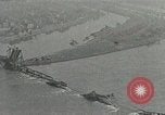 Standbild 9 Panzerdivision Kreuzung Rhein in Zweiten Weltkrieg Remagen Deutschland, 1945, aus Sekunde 43 historischem Filmmaterial Videoclip 65675060114