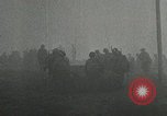 Standbild 9 Panzerdivision Kreuzung Rhein in Zweiten Weltkrieg Remagen Deutschland, 1945, aus Sekunde 55 historischem Filmmaterial Videoclip 65675060114