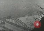 Standbild 9 Panzerdivision Kreuzung Rhein in Zweiten Weltkrieg Remagen Deutschland, 1945, aus Sekunde 58 historischem Filmmaterial Videoclip 65675060114