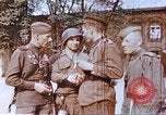 Standbild Frau Soldat der Roten Armee Torgau Deutschland, 1945, aus Sekunde 10 historischem Filmmaterial Videoclip 65675060151