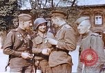 Standbild Frau Soldat der Roten Armee Torgau Deutschland, 1945, aus Sekunde 11 historischem Filmmaterial Videoclip 65675060151