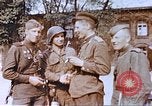 Standbild Frau Soldat der Roten Armee Torgau Deutschland, 1945, aus Sekunde 12 historischem Filmmaterial Videoclip 65675060151