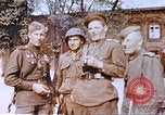 Standbild Frau Soldat der Roten Armee Torgau Deutschland, 1945, aus Sekunde 15 historischem Filmmaterial Videoclip 65675060151
