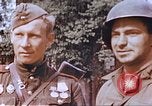 Standbild Frau Soldat der Roten Armee Torgau Deutschland, 1945, aus Sekunde 39 historischem Filmmaterial Videoclip 65675060151