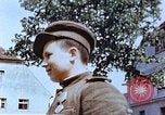 Standbild russische Soldaten Torgau Deutschland, 1945, aus Sekunde 26 historischem Filmmaterial Videoclip 65675060152