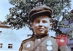 Standbild russische Soldaten Torgau Deutschland, 1945, aus Sekunde 27 historischem Filmmaterial Videoclip 65675060152