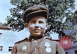 Standbild russische Soldaten Torgau Deutschland, 1945, aus Sekunde 32 historischem Filmmaterial Videoclip 65675060152